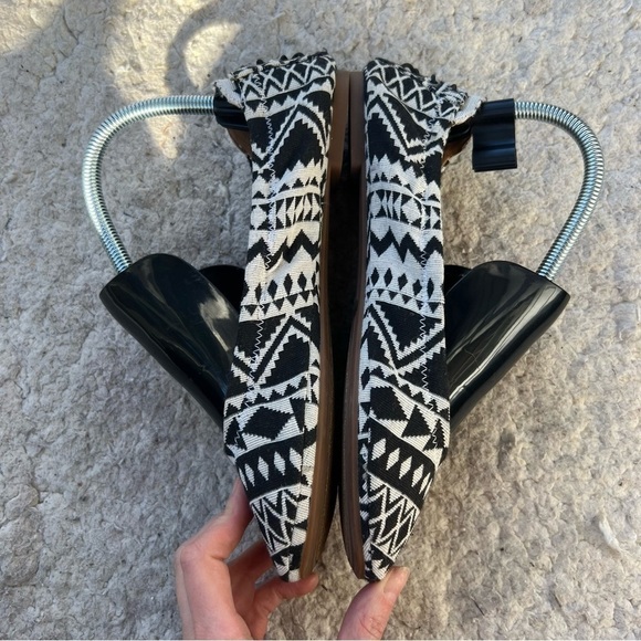 Lucky Brand 'Echo2' Canvas Geometric Design Black White Slip On Ballet Flats - Picture 4 of 9